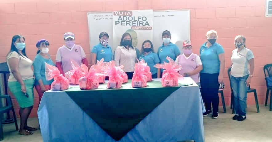 IremujerlaraO's tweet photo. Jornada de Parto Humanizado, Entrega de kit materno infantil a Gestantes y Lactantes.  Importancia del control prenatal. Base de Misiones Dr. Carlos Escarra. Consult Tipo II Ezequiel Zamora, Parroq, Cují 
Atención Integral articulado con Misiones  y Grandes Misiones. https://t.co/OEHnzTXZPn