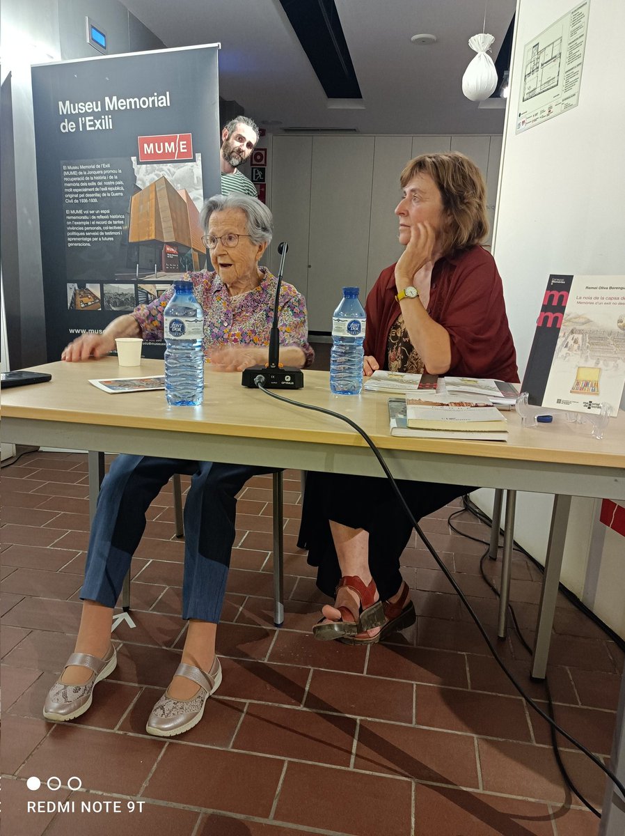 EnricPujol1960's tweet photo. Remei Oliva, de 103 anys (el 22 de setembre n'ha de fer 104) ens explica les seves vivències a Argelers i a la maternitat d'Elna (on va tenir el seu fill Rubén) en la presentació del seu llibre "La noia de la capsa de fils", avui al MUME. Admirable! https://t.co/arqdQ3YCDY