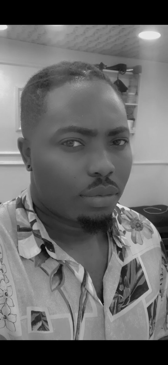 fehdeemusic's tweet photo. Eyes so lethal, one gaze and Iβm breaking ur defenses
#softboytohbad #fehdee https://t.co/dI5BomnqbL