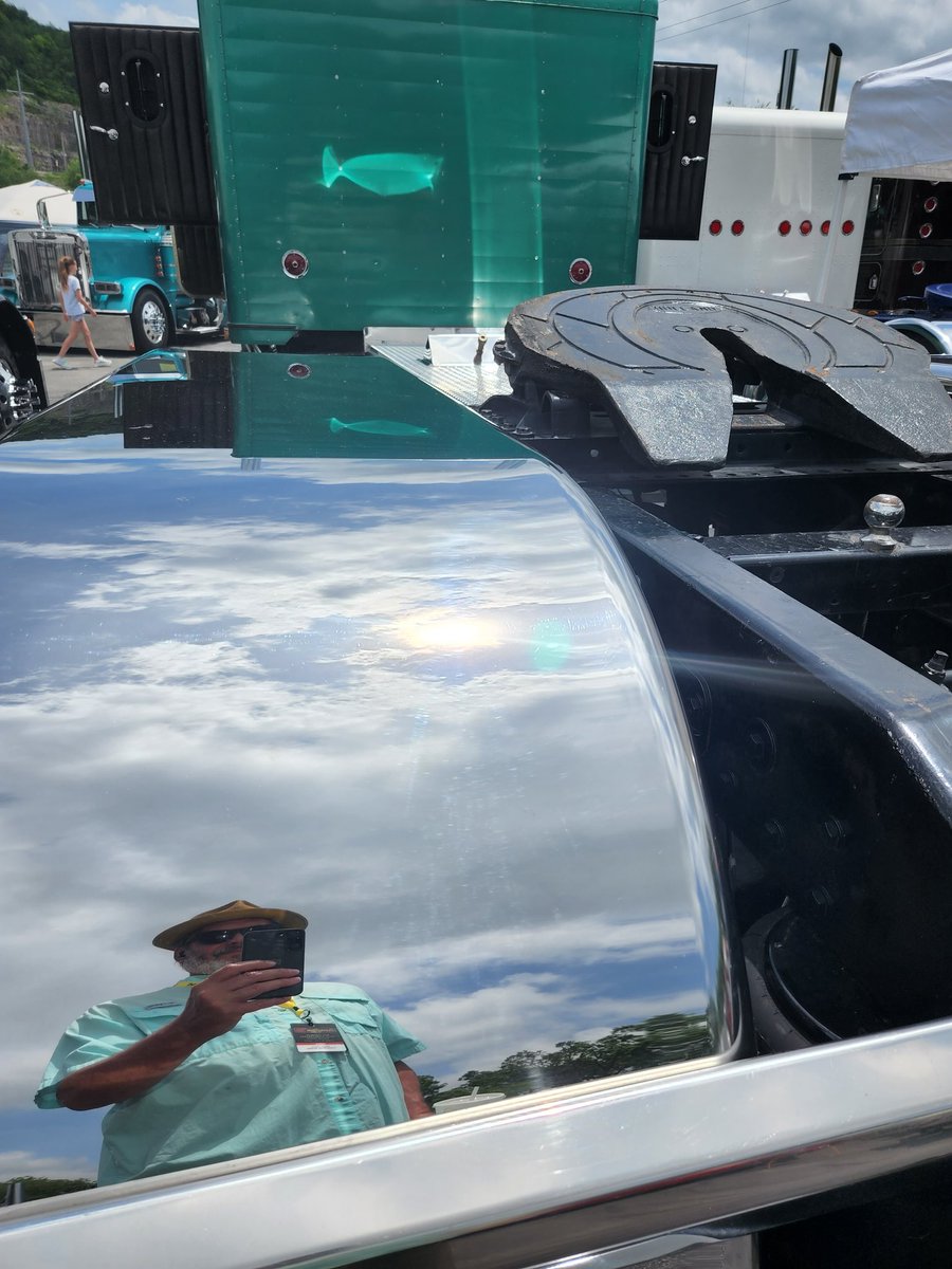 No surprise: Plenty of options for #SuperRigs40 chrome selfie. #ProTip: Fenders aren't flattering to one's figure. Come on to #Branson. Parade, fireworks this evening.