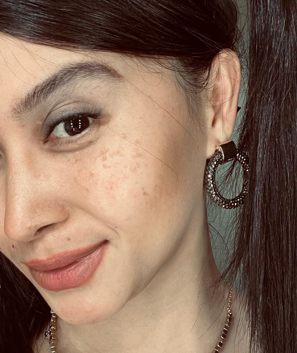 barbie_jho's tweet photo. Sa dami kong pinag dadaanan these days. Ito ang kailangan ko ang concert ni @annecurtissmith @vivaliveinc kahit isang araw lang maging masaya muna tayo! See you later myLUV ANNE 🖤💋 https://t.co/Gbm5DUxmlr