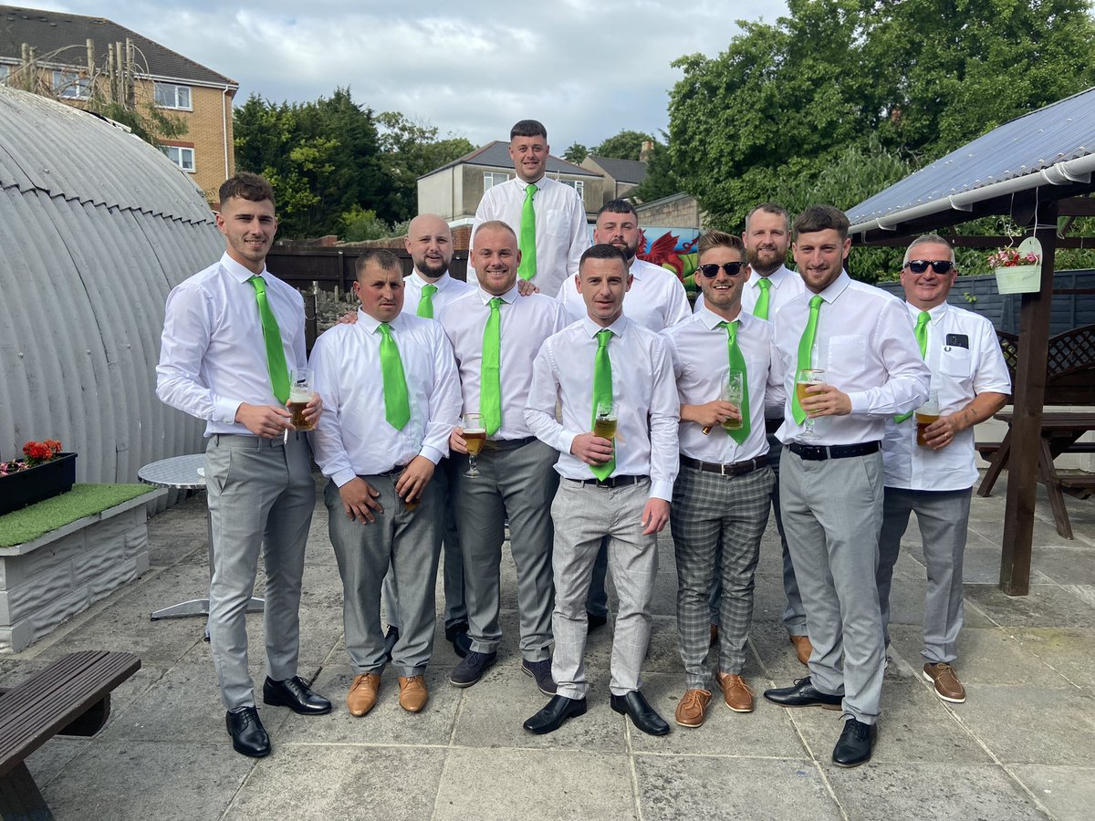 AlwayFC's tweet photo. League presentation night 🍏💚. As some may be aware this night fell on Ryan’s 1 year anniversary but we started this club for him and his family so we owe it to them all to come and represent and collect the trophy we won. It’s all for him 🍏 #RyanOconnor #UPTHEAPPLES 🍏💚🍏💚 https://t.co/GjeCJeSlAz