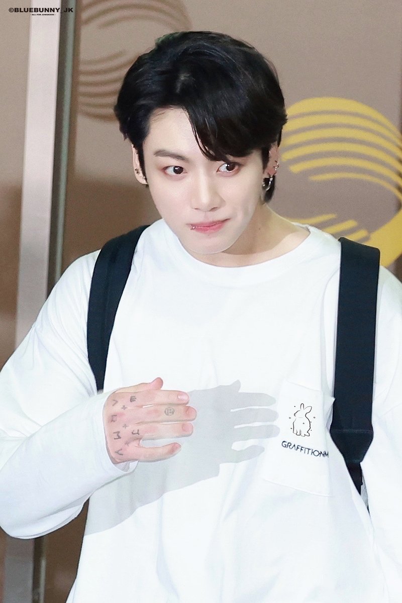BlueBunny0901's tweet photo. 220610 뮤뱅 퇴근 HD
#jungkook #JUNGKOOK #JK #BTS              
#전정국 #정국 #방탄소년단    #ジョングク 
@BTS_twt https://t.co/0dph9wHzCe