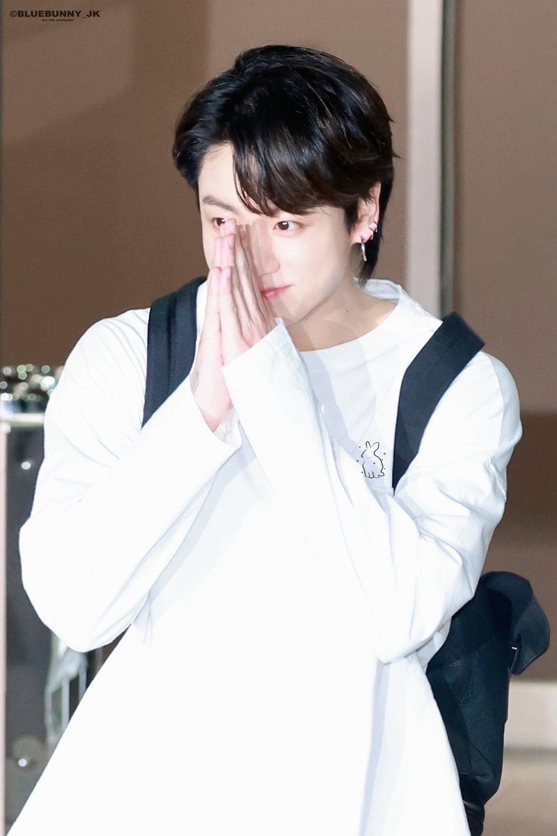 BlueBunny0901's tweet photo. 220610 뮤뱅 퇴근 HD
#jungkook #JUNGKOOK #JK #BTS              
#전정국 #정국 #방탄소년단    #ジョングク 
@BTS_twt https://t.co/0dph9wHzCe