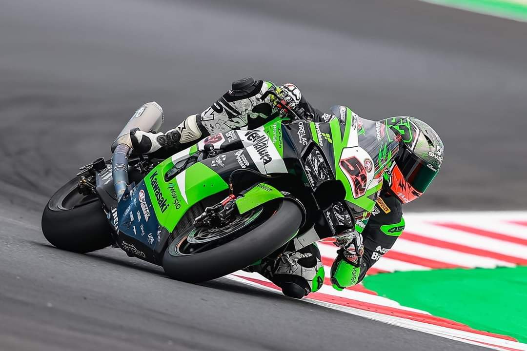 El primer día para el <a href="/OrelacRacing/">Orelac Racing Verdnatura</a> ha dejado buenas sensaciones, pero ellos siguen luchando por mejorar cada día. 💪🏻🥰
#SBK #WSBK #WorldSBK #SSP #ITAWorldSBK