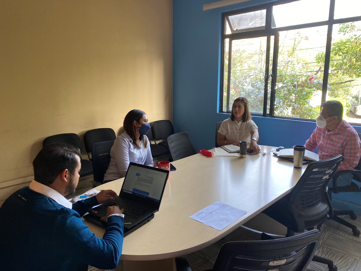honestidadgente's tweet photo. #Agenda nos reunimos con Dirección de Participación Ciudadana e integrantes de @GuanajuatoGob para establecer directrices en materia de Contraloría Social respecto al Programa Federal Apoyo a Ciudades Mexicanas Patrimonio Mundial.
#COCOSOP #ParticipaciónCiudadana #PATFederal https://t.co/qqh1rrzCGd