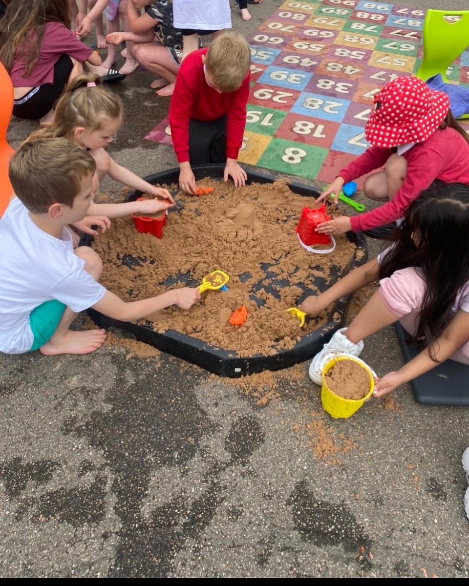 NET_Abbotsweld's tweet photo. Seaside Fun๐ || KS1 brought the seaside to Abbotsweld! As part of their geography unit, they have been exploring all the features of a beach that would be found in Southend and Bondi. They had water and sand fun, beach games and ice creams!
#shapingfutures #netacademies https://t.co/WC1xh6ZsGQ