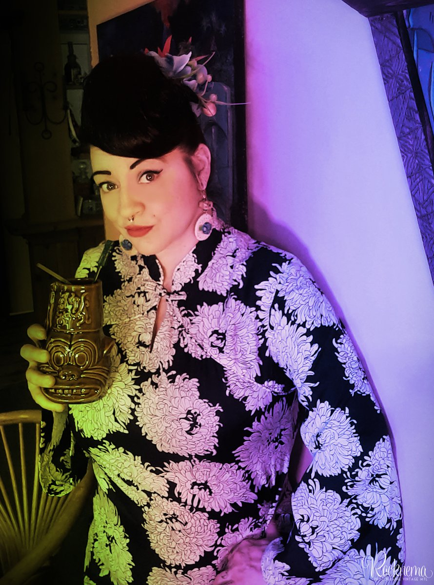 Je suis Tiki Ema 
Venez voir ma page facebook Tiki Ema