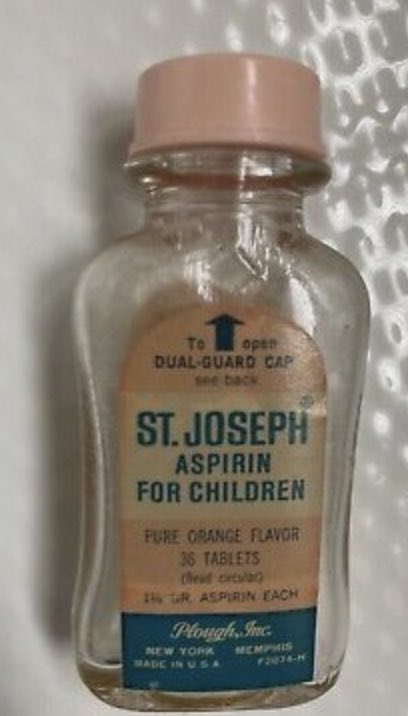 mass_marion's tweet photo. Ever take this as a kid?
Me too.
But then we found that kids with flu can get fatal Reye’s syndrome with aspirin.
Kids not “little adults”.
@CDCDirector the worst thing you are doing by pushing boosters on kids is creating distrust.
#letsjusttalk about #covid https://t.co/l5Gk3k9aMy