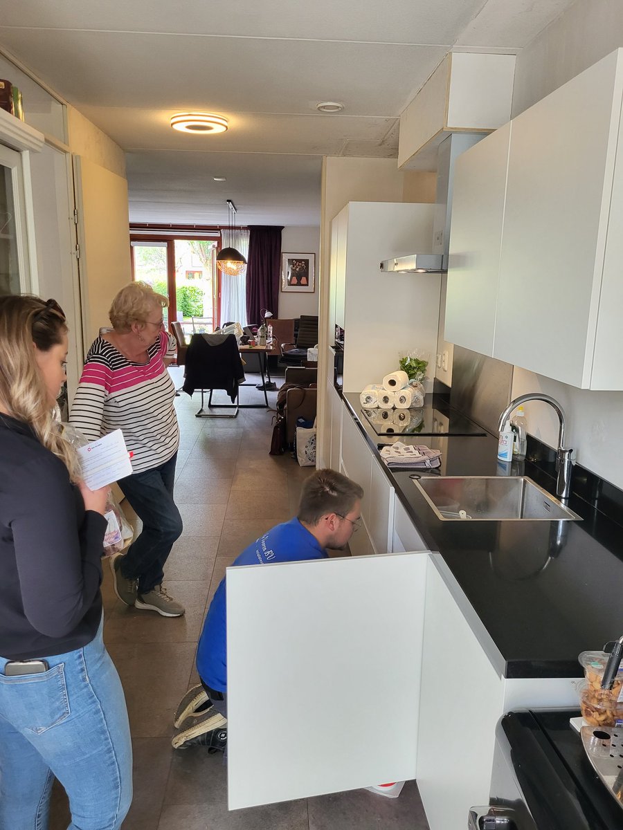 SpeltPeter's tweet photo. Planmatig Onderhoud 247 keukens. Dat kan niet zonder het vertrouwen van onze opdrachtgevers en de vaklieden die het maken. Het begint bij verbeteringen, hoe klein ook. Want alleen samen laat je een idee sterker worden. #mobielekeuken #communicatie https://t.co/7osTqsYHVR