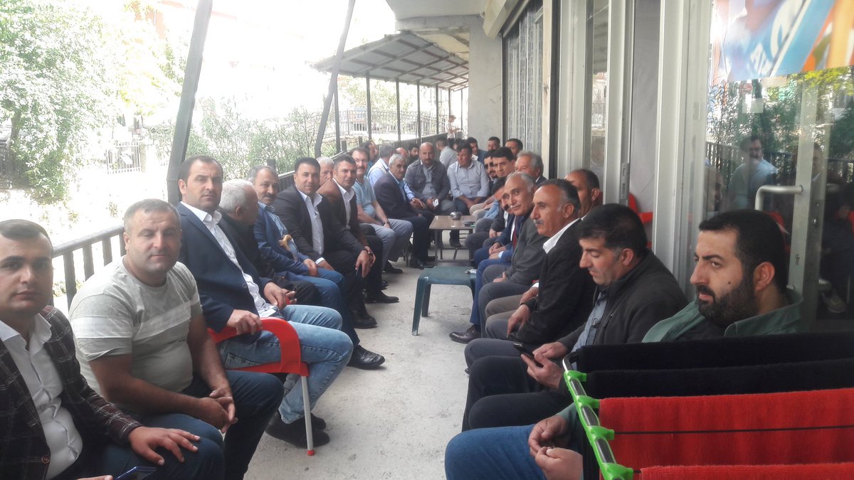 DevaMuradiye's tweet photo. Muradiye ilçe başkanımız @SultanBilici5 , DEVA PARTİSİ il başkanımız, tüm ilçe başkanlarımız ve heyetleri ile birlikte Bahçesaray ilçemizde bir araya geldik, esnaf ziyaretlerimizde bulunduk,dertlerini dinledik,taleplerini aldık @erdincpeker1 @afetkusman @AdemYIT65 @Boran91509611 https://t.co/RgpGzIFgPR