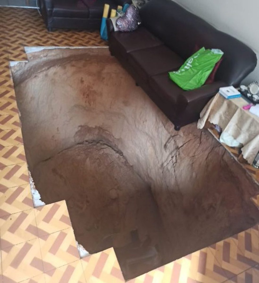 autogynefiles's tweet photo. Living room conversation hole 😍 https://t.co/m00iQ6bTqE