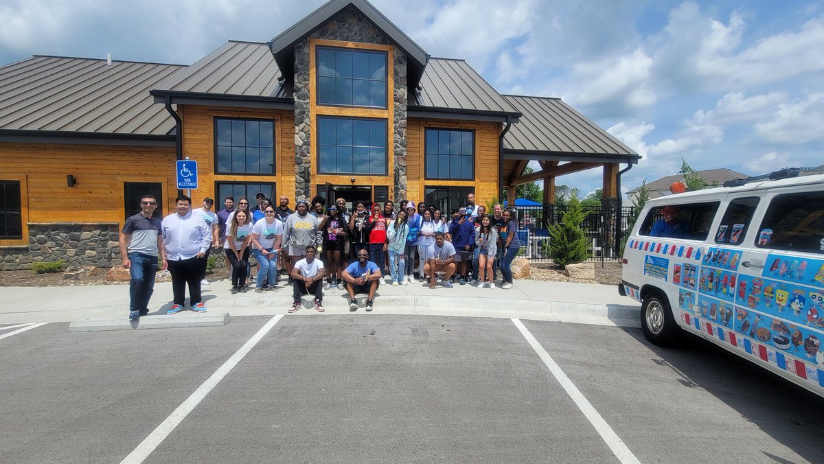 More <a href="/SummitHomesKC/">Summit Homes</a> Day pics. Providing teens with exposure &amp; opportunity - the keys to #greatfutures! 
#helpkckids