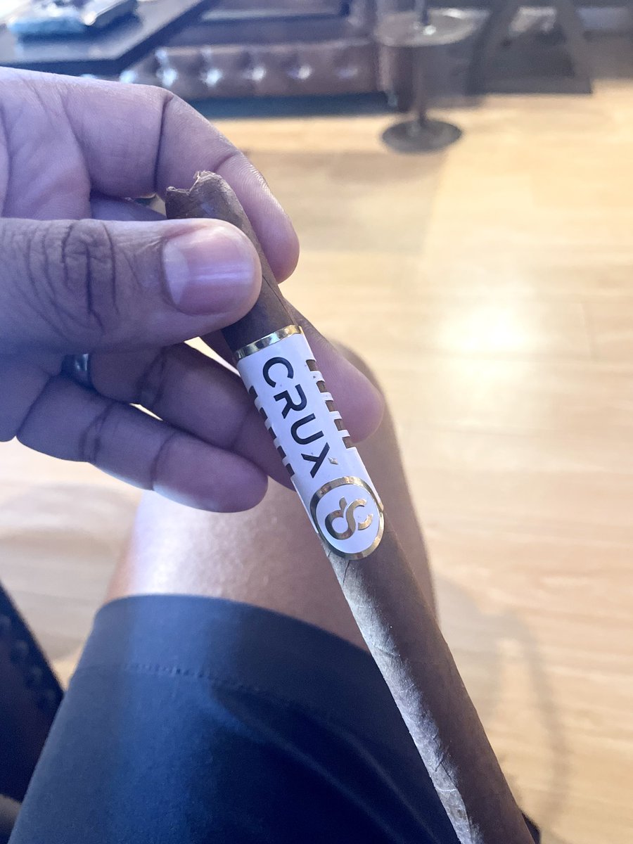 garbar_21's tweet photo. My #weekend is looking vey tasty!
•
•
•
#goodsmoke #cigar #garbar #cheers #sotl #botl #friday #whynot https://t.co/1UBp8JKXcA