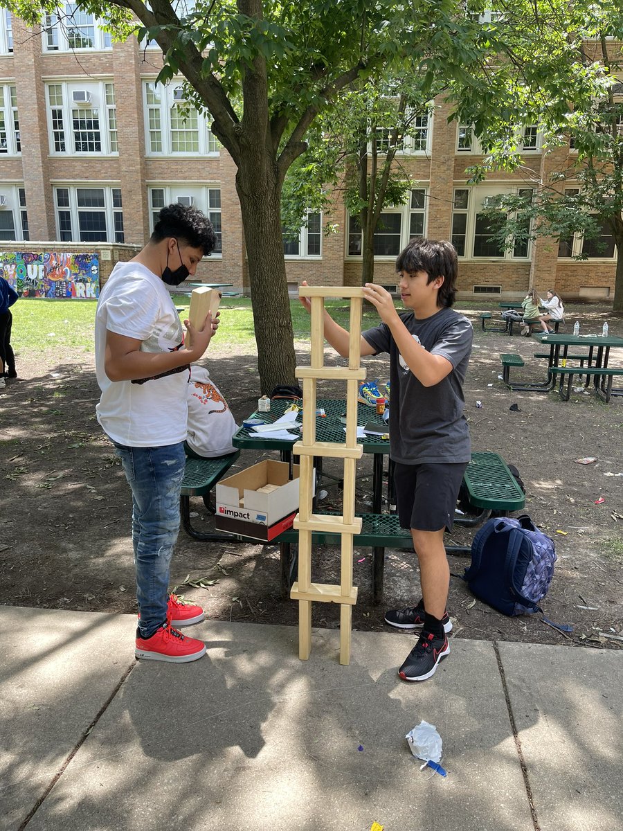 _iurbina_'s tweet photo. @VonSteubenMSC’s SWENext club hosted a #STEM Fest where peers learned about #engineering, launched rockets, and built their own structures during lunch periods. We are so proud of our future engineers! @SWEtalk @bri_huang @MrMendezTeach @network14cps https://t.co/b3BoJJ2uOc