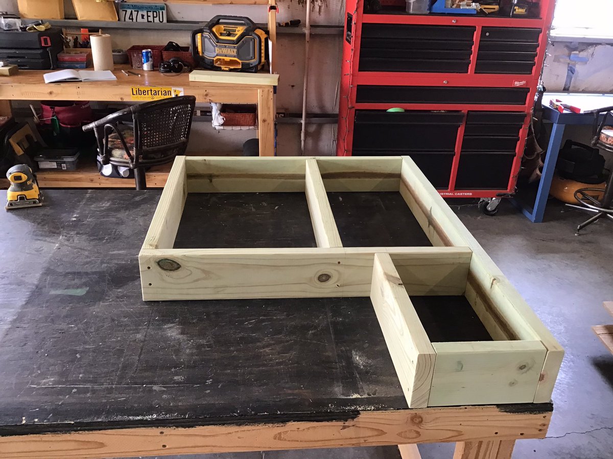 nopitypolitics's tweet image. Table top completed. #nailedit