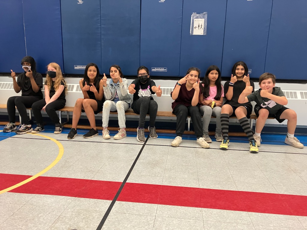 rscaecricket's tweet photo. The batting team having fun at @ThornLodgePS during their cricket session with @rscaecricket @PeelSchools @hpe4pdsb @Culturebridge2 https://t.co/Q4mVE8Dkd5