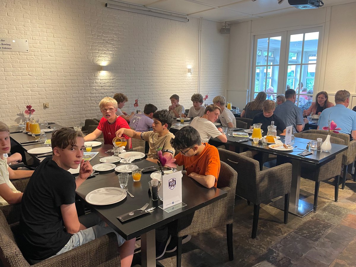 FletcherFootbal's tweet photo. De jeugdteams @VVSBNWHout JO14 en JO16 uit #Noordwijkerhout zijn dit weekend op trainingskamp bij Fletcher Hotel Hoenderloo @HotelHoenderloo β½οΈ
#vvsb #vvsbjeugd #hoenderloo #voetbal #fletcherfootball #veluwe #hotelhoenderloo #fletcherhoenderloo #oefenwedstrijd #jeugdvoetbal https://t.co/U5ETSXQr5R