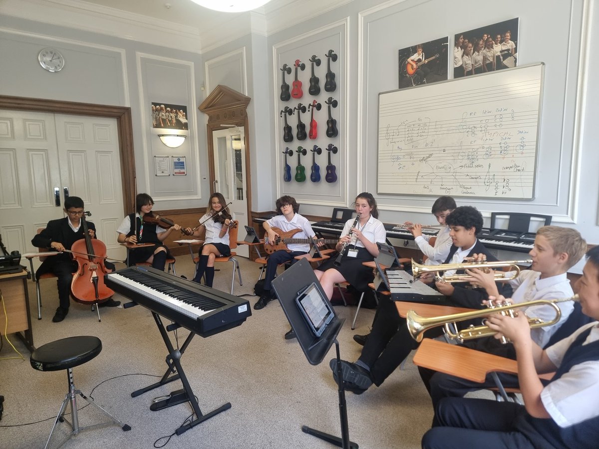 year8pps's tweet photo. Symphonfree rehearsal with Y7 🎶 @PPSMusicDept @PortlandPlaceHd https://t.co/pUD8xWdcGS