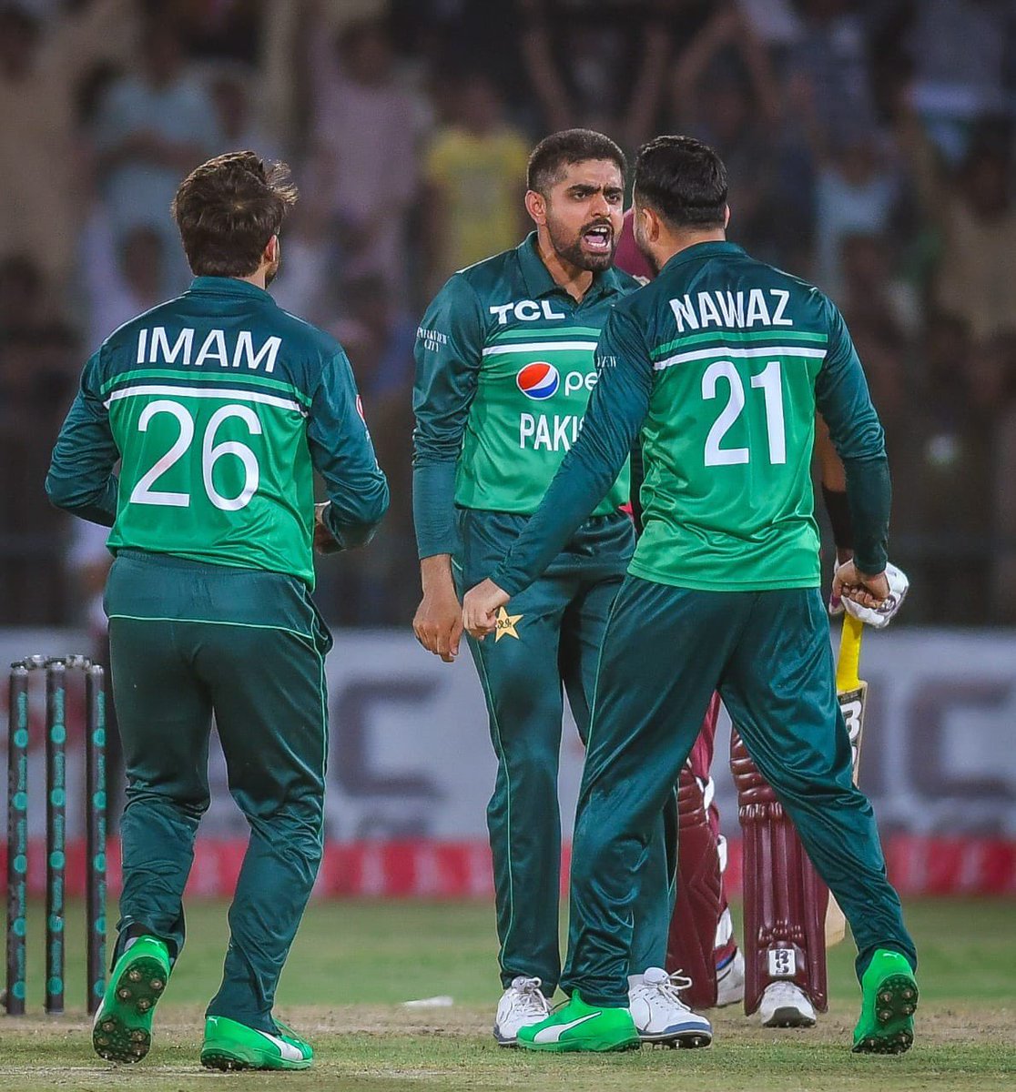 babarazam258's tweet photo. Series = WON!

Kamaal bowling by @mnawaz94 and great effort throughout. Keep it up my boys! ❤️ https://t.co/rWBwYFepuA