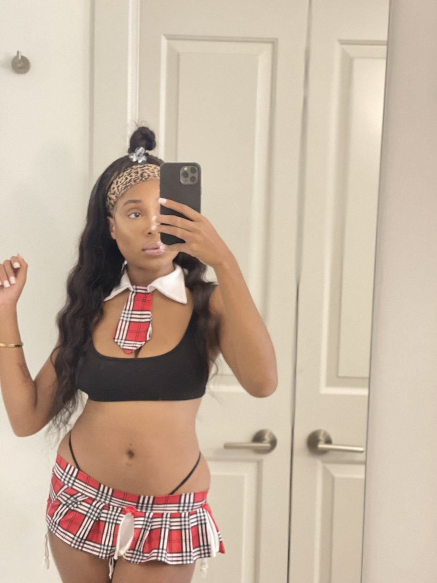 __basheerr's tweet image. 📚🫦💕