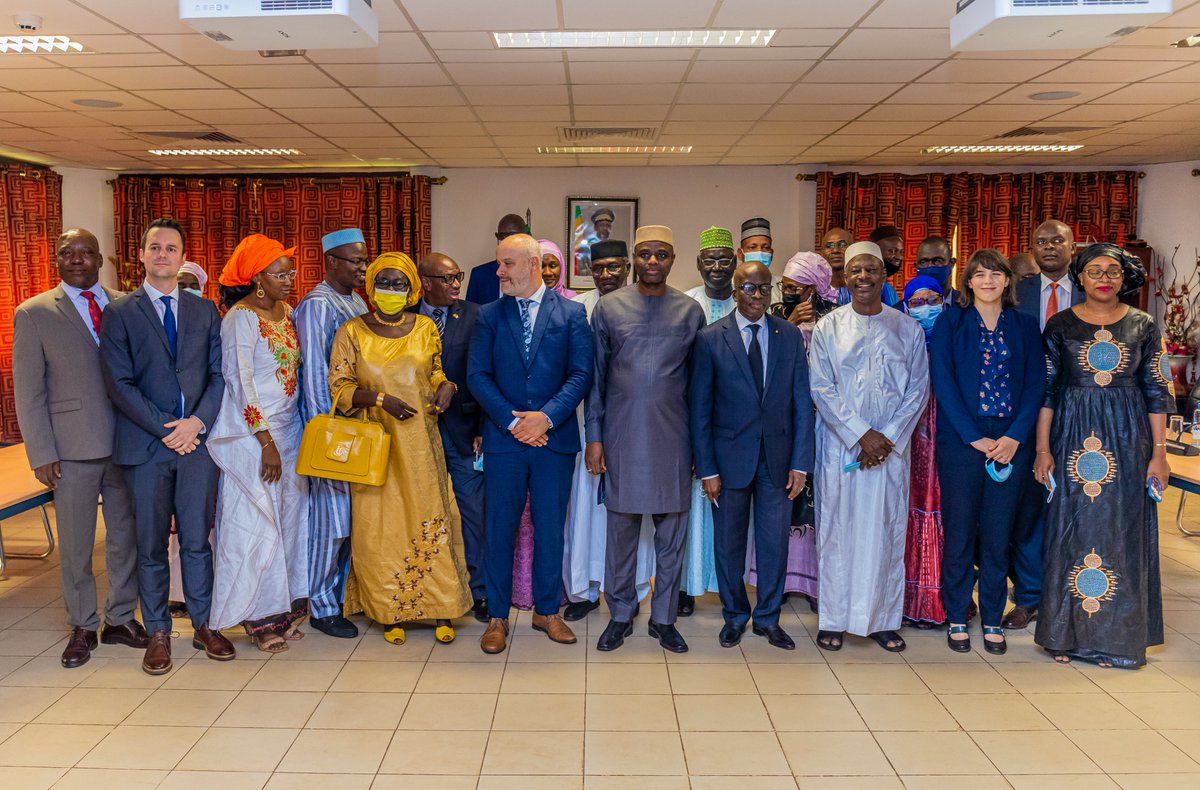Ministère de la Justice du Mali (@ministere_mali) on Twitter photo Cérémonie de clôture du Projet Redevabilité Publique et Participation de youtu.be/r8ohtLJbvI4 via <a href="/YouTube/">YouTube</a> <a href="/PresidenceMali/">Presidence Mali</a> <a href="/GoitaAssimi/">Général d'Armée Assimi GOITA</a> <a href="/GouvMali/">Primature du Mali</a> <a href="/BvgMali/">BVG Mali</a> Cérémonie de clôture du Projet Redevabilité Publique et Participation de youtu.be/r8ohtLJbvI4 via <a href="/YouTube/">YouTube</a> <a href="/PresidenceMali/">Presidence Mali</a> <a href="/GoitaAssimi/">Général d'Armée Assimi GOITA</a> <a href="/GouvMali/">Primature du Mali</a> <a href="/BvgMali/">BVG Mali</a>