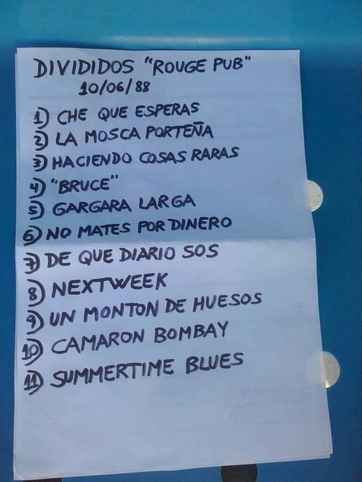 AtodorocanrolA's tweet photo. Hace 34 Años surgia la Aplanadora del Rocanrol. El lugar fue "Rouge" un pub de Av. Flores.
El resto es historia... 
Escuchenlo, escuchenlo, escuchenlo! La aplanadora del rocanrol es Divididos la put* que lo pario!

Foto: Rolo Gutierrez. https://t.co/Q0qHPix4EC