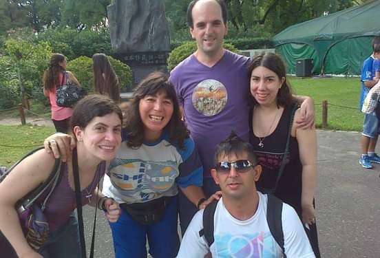 Mi foto con mis amigos festejamos la primsvera en el parque japonés en Palermo saludos martin alperin