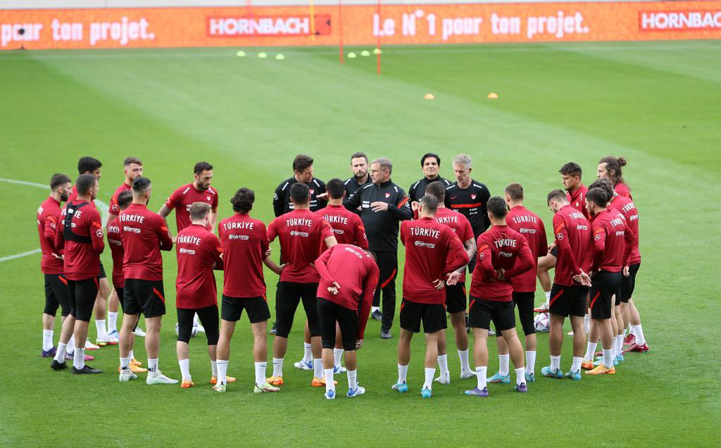 kuntz antrenman futbolcularla toplantı