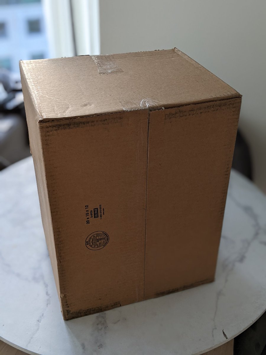 DharmeshShahD's tweet photo. Damn! Wasn't expecting such a huge box 😯!! Thank you so much for all the gear! Really looking forward to the #XboxCommumitySummit 

@XboxAmbassadors https://t.co/8LE6vxkGRL