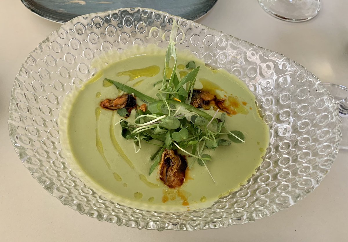 Lic_Rovere's tweet photo. Cuando uno está en modo de consumo reducido (no irás de romería que no te pese al otro día, decía mi padre), agradece mucho tener sitios como @TerZio_bar.

Comida rica, que no aspira a cambiarte la vida (¡gracias!), muy gratificante y que no hace un gran agujero en el bolsillo. https://t.co/G9jE9rJrwo