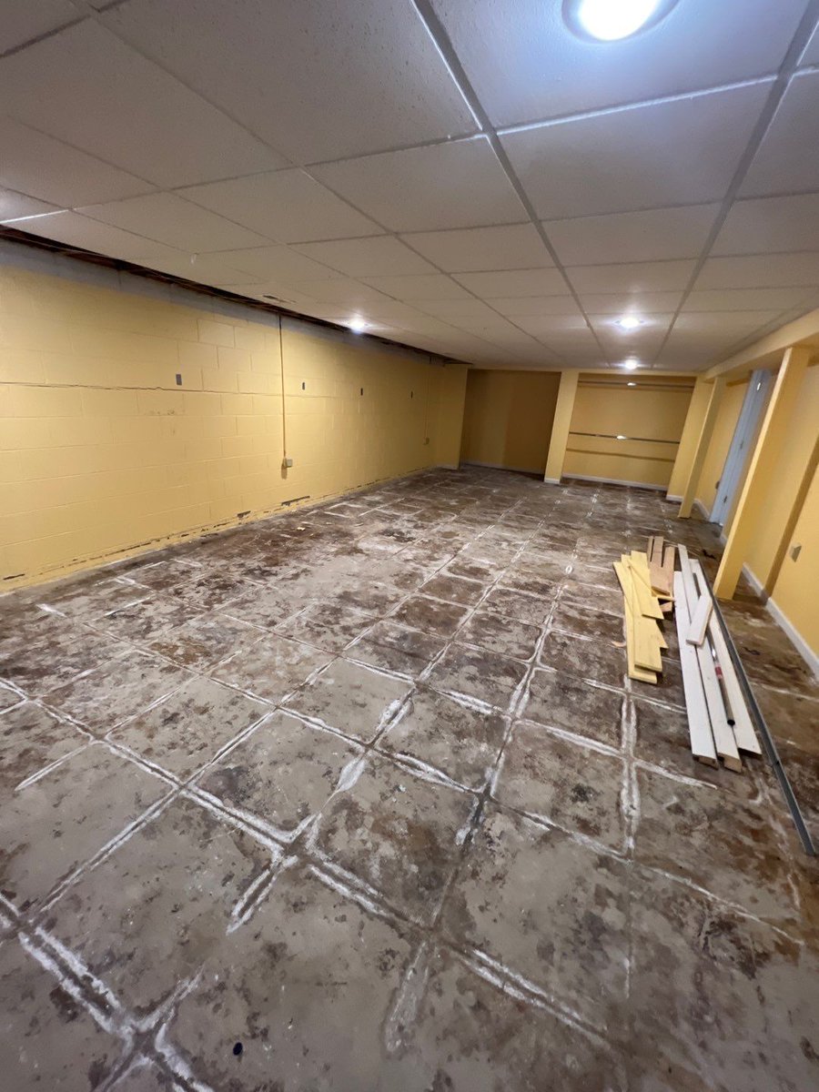 HomeHelpersSol's tweet image. The basement &amp;amp; kitchen cabinets were finished at our Grand Blanc house &amp;amp; it's looking great! Next is cleaning &amp;amp; photos, then it will be listed!🏡✅⁣⁣
⁣⁣
If you'd like to sell fast for cash, Give us a call📲248-783-8009 or go to our website➡️HomeHelpersSolutions.com