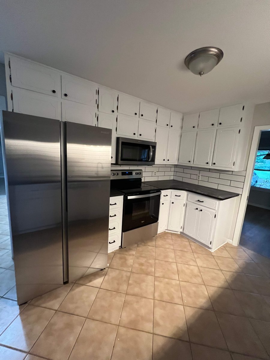 HomeHelpersSol's tweet image. The basement &amp;amp; kitchen cabinets were finished at our Grand Blanc house &amp;amp; it's looking great! Next is cleaning &amp;amp; photos, then it will be listed!🏡✅⁣⁣
⁣⁣
If you'd like to sell fast for cash, Give us a call📲248-783-8009 or go to our website➡️HomeHelpersSolutions.com