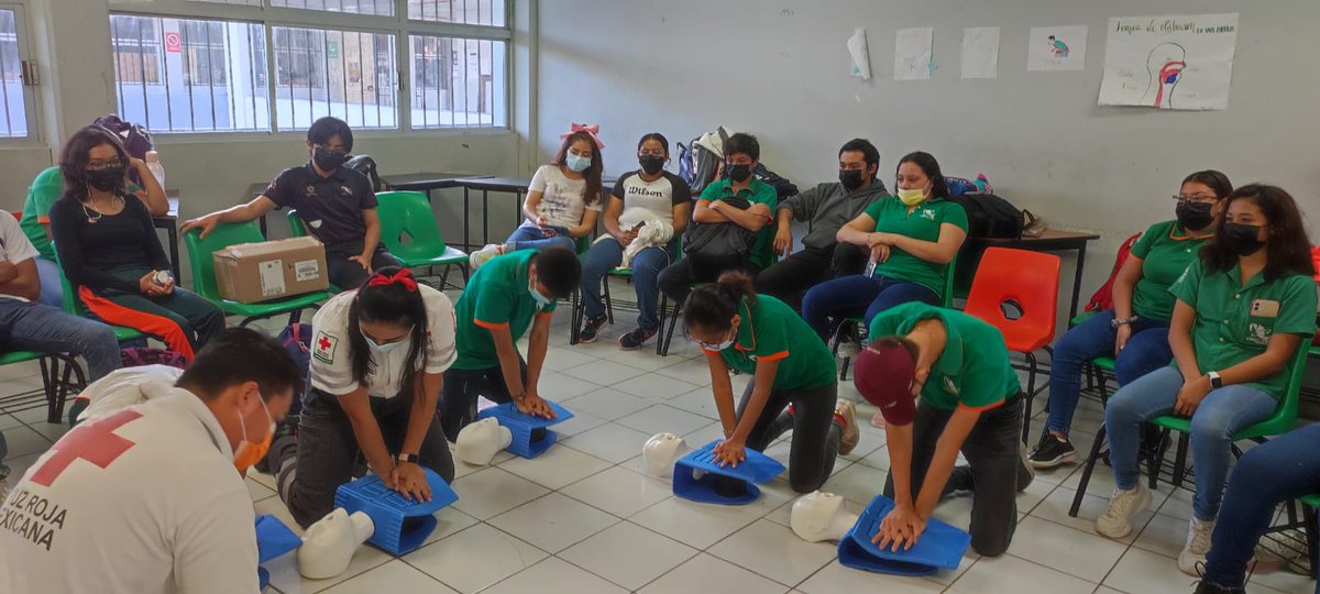 CruzRojaCamp's tweet photo. #Gracjas al CECyTE Campeche por abrirnos sus puertas 🤗 nuestros voluntarios pudieron platicar con alumnos y maestros sobre la historia de nuestra institución así como nuestra misión, además de #PrimerosAuxilios y sobre la carrera de Técnico en Urgencias Médicas que impartimos. https://t.co/s1jf2hqdIA
