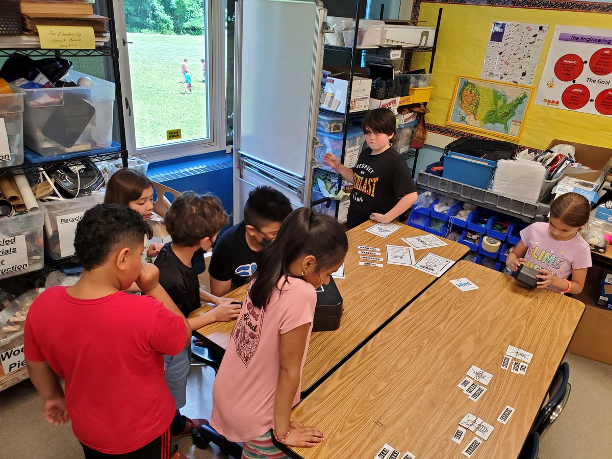 2ndViola's tweet photo. What a fun way to end a week! Breakout Edu with Mr. Grammerstorf. Insects never looked so cool and that is tough to say! https://t.co/DR9Hk1Lkb8