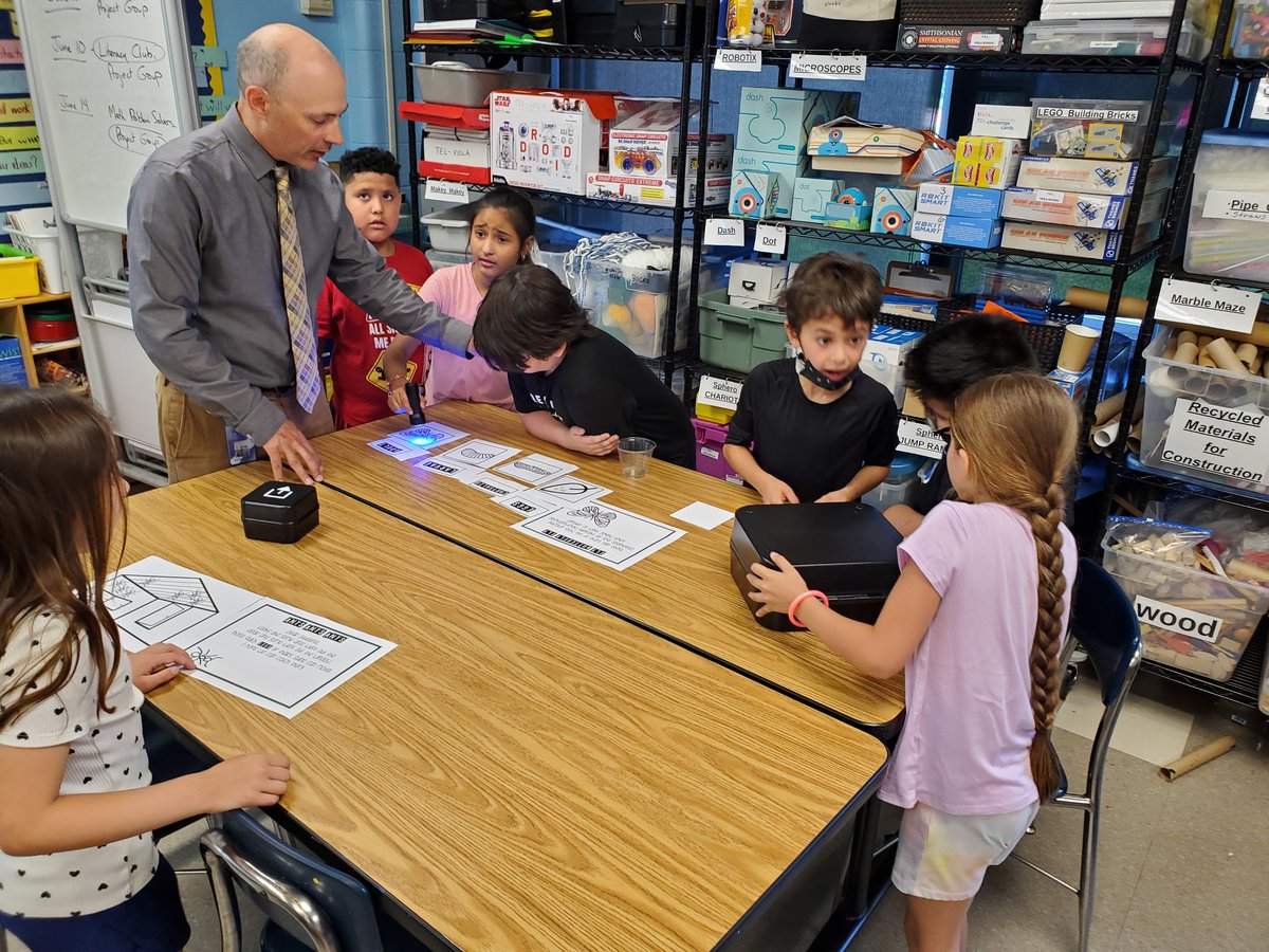 2ndViola's tweet photo. What a fun way to end a week! Breakout Edu with Mr. Grammerstorf. Insects never looked so cool and that is tough to say! https://t.co/DR9Hk1Lkb8