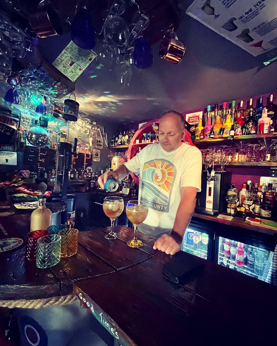 Night in the homebar ..
#ginoclock