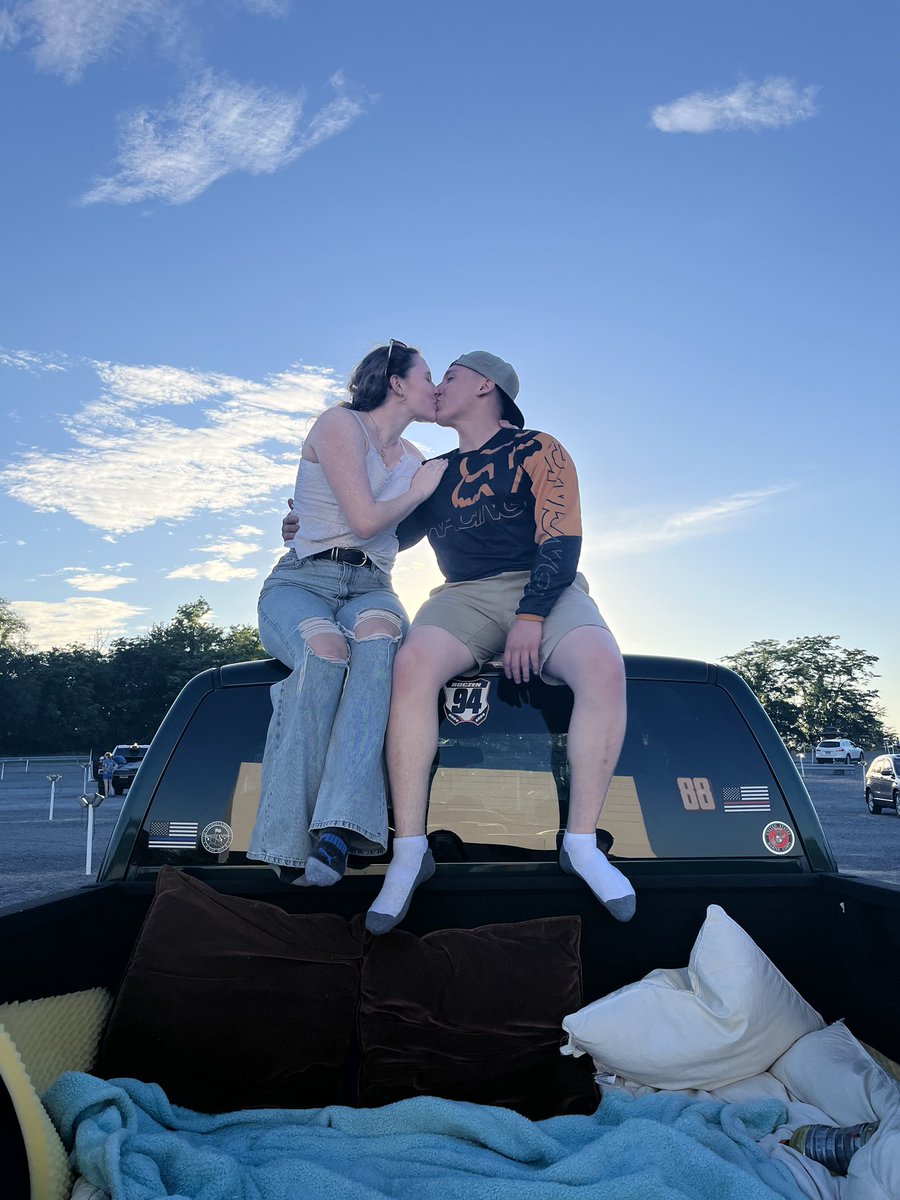 mikeyhd__'s tweet photo. Lil update on life:

Promoted to Corporal 
In the best relationship I could ask for
Best mentally I have been in years
Took the lady to the White House
Watching a lot of baseball
Cant wait for the future with this special lady💜 https://t.co/g7a13hQphY