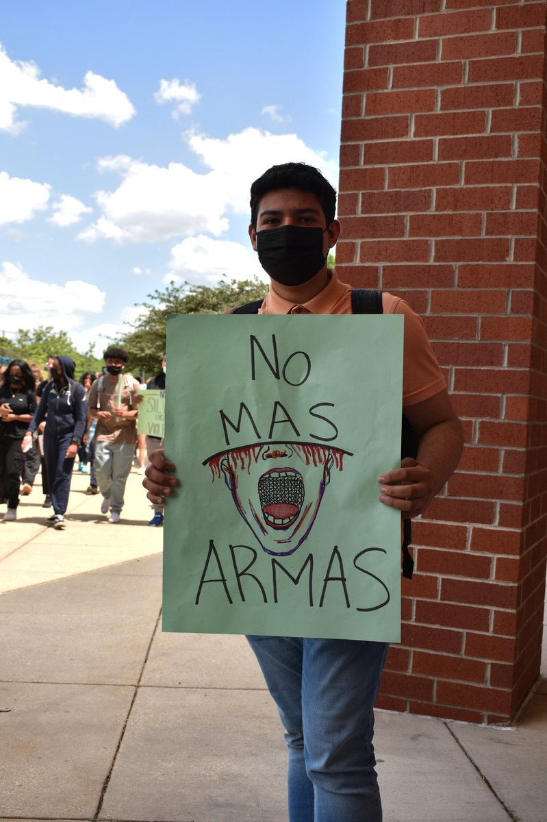 Silver_Chips's tweet photo. This afternoon, Blair students staged a walkout to protest gun violence and to demand for action to prevent future mass shootings. 

📸Raffi Charkoudian-Rogers https://t.co/pVDRXwgvNi