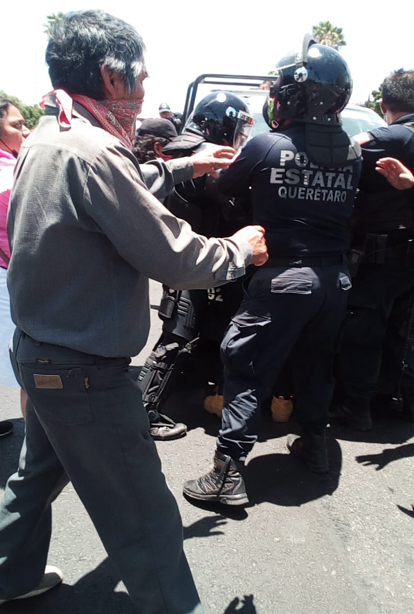 Detenciones arbitrarias en movilización por el agua en Querétaro ‼️🛑 Alerta a medios y organizaciones.⚠️
Alerta ⚠️⚠️⚠️ <a href="/AguaParaTodxsMX/">AguaparaTodxs</a> <a href="/DDHQRO/">DDHQro</a> <a href="/conagua_mx/">Conagua</a>