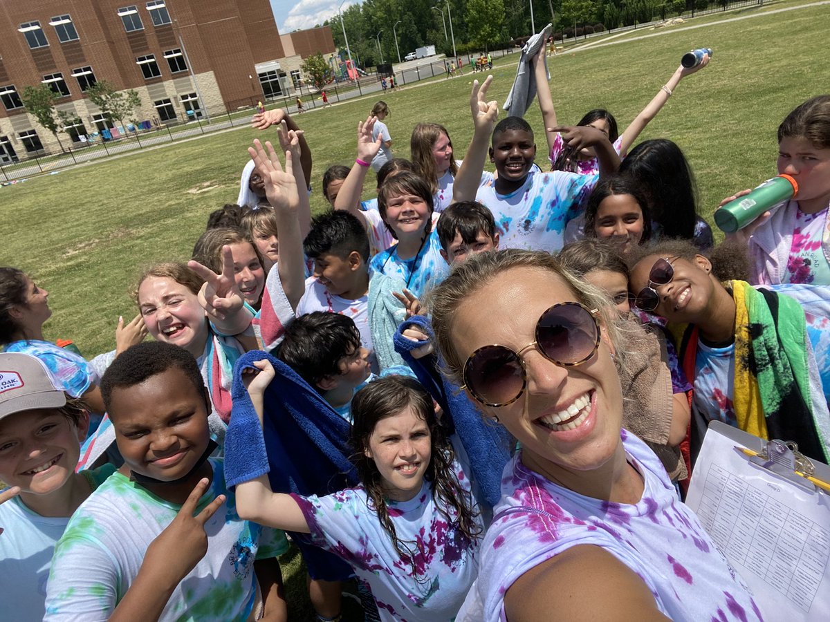 LAST DAY OF SCHOOL! What an incredible first year at Bryan Road! So proud of all these 5th graders, I’m gonna miss them so much and all these selfies! ❤️🖤💛 <a href="/BryanRoadES/">Bryan Road Elementary School</a>