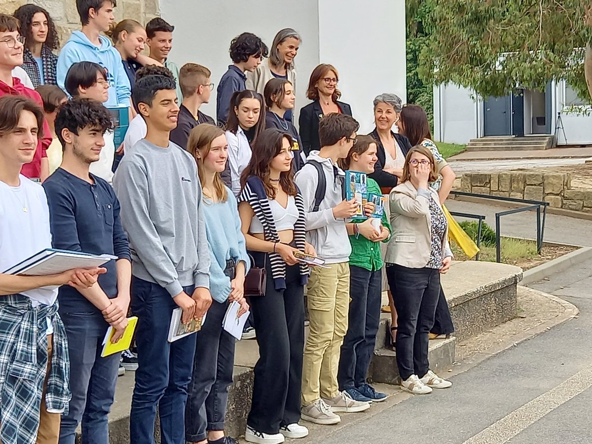 5 lycéens du <a href="/LyceePavie/">Lycée Auguste Pavie</a> primés (dont la première au niveau académique) au concours de latin ARELA Bretagne sur le thème des dieux et des hommes. Félicitations 👏👏👏