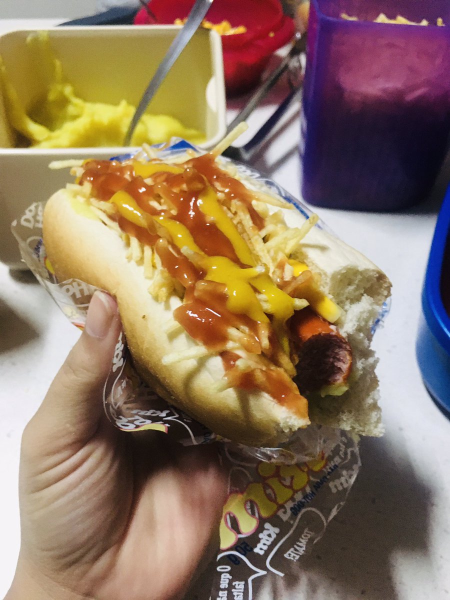 kell_artmake's tweet photo. Igual namorado, não presta mais é bom 😌 
#cocacola #hotdog @CocaCola_Br @perdigaooficial #diadosnamorados https://t.co/rmdo7M5bRD