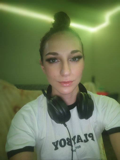 2 pic. Going live on Twitch!! Then following up on Onlyfans!!

https://t.co/CjDIHmDmRu https://t.co/