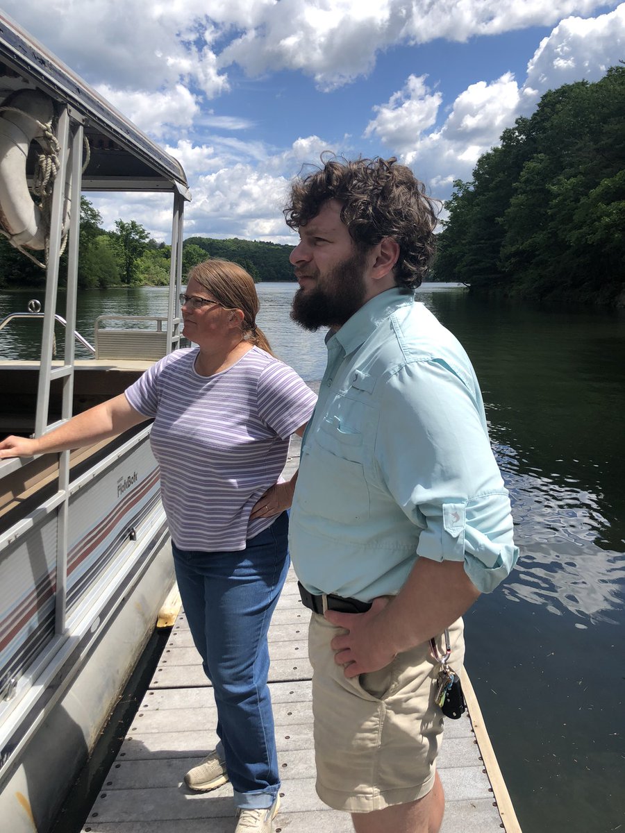 VanmeterKVM's tweet image. It could not have been a more perfect day to go out in the field! Gearing up to start pulling sediment cores and studying nutrient dynamics at the Raystown Lake reservoir, with excellent collaboration from the Juniata College field station @JuniataRFS #VanMeterLab #Riparia 1/3