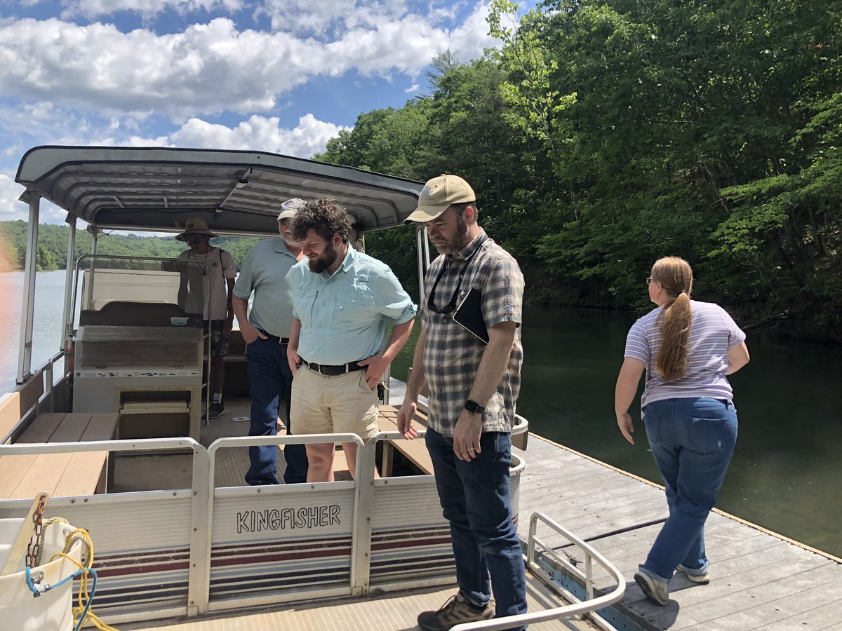 VanmeterKVM's tweet image. It could not have been a more perfect day to go out in the field! Gearing up to start pulling sediment cores and studying nutrient dynamics at the Raystown Lake reservoir, with excellent collaboration from the Juniata College field station @JuniataRFS #VanMeterLab #Riparia 1/3