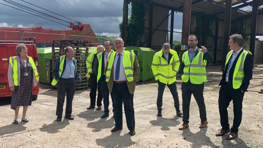 Geoffrey_Cox's tweet photo. Delighted to visit the site of Torridge District Council’s exciting new levelling up bid for a maritime and clean energy technology research and development centre at Appledore Middle Dock, which has been associated with shipbuilding for 400 years. https://t.co/Lhw90fuALA