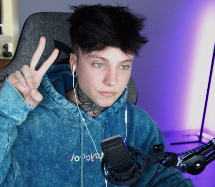 xCryboy's tweet photo. AYUDAME A DECORAR MI SET UP UWU https://t.co/uUh9mP6vWA
RT y TE SALUDO https://t.co/GoPL2qCXxn