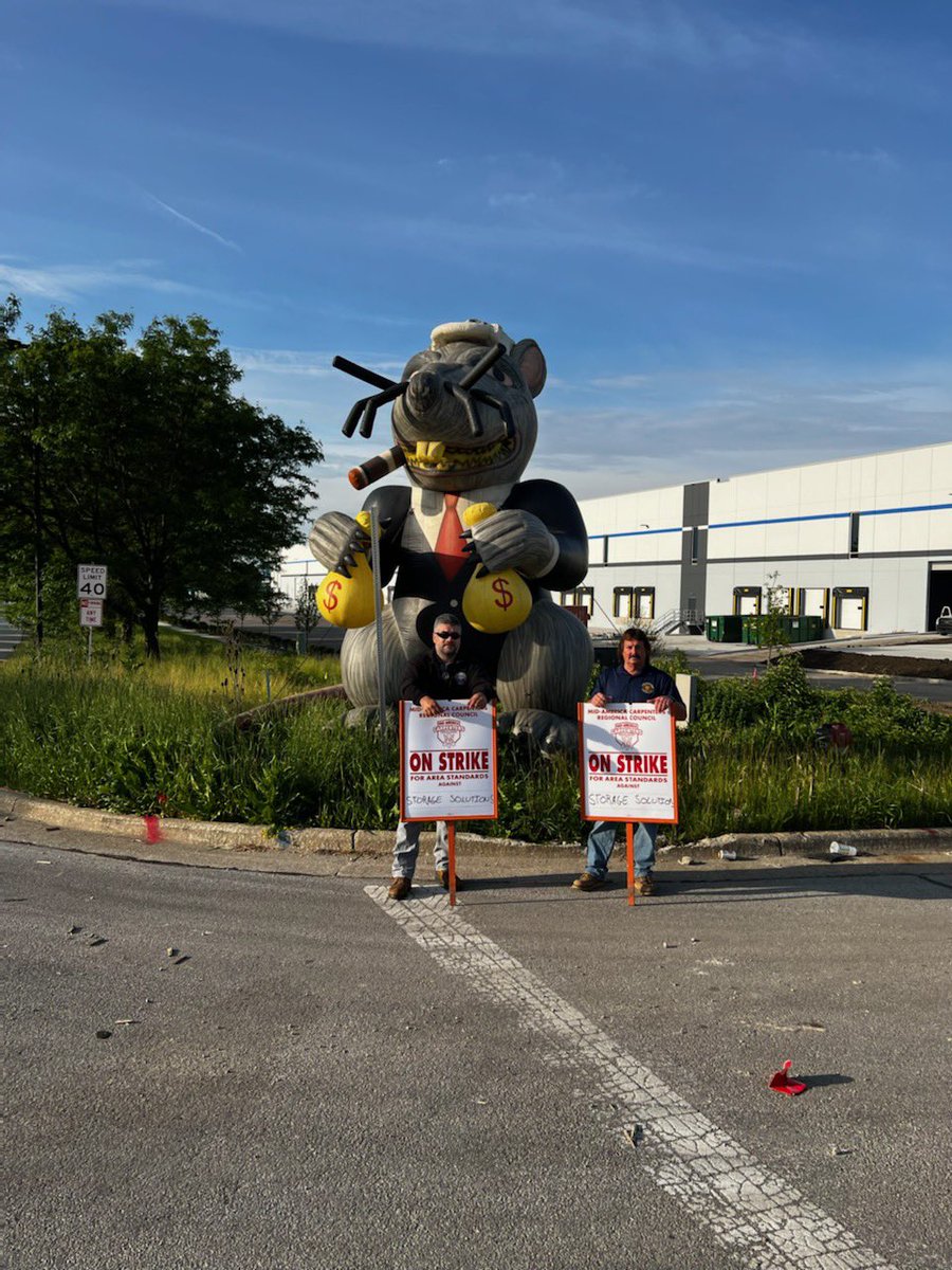 MidAmCarpenters's tweet image. Carpenters #Local1889 thanks all the trades that honored their picket against Storage Solutions at Eaton Electric in Woodridge. This is how it’s done. Solidarity!✊ #MidAmericaCarpenters #AreaStandards