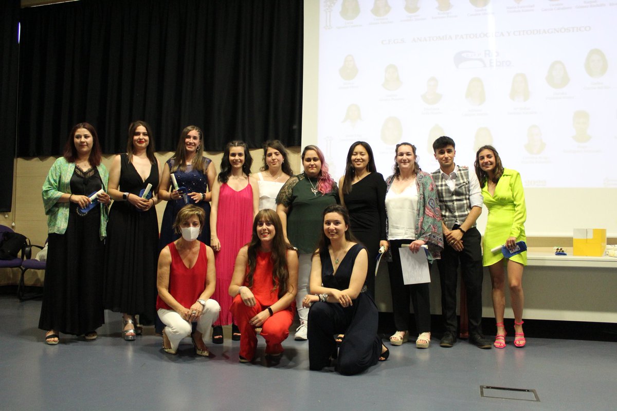 CIFPRIOEBRO's tweet photo. Agradecidos y orgullosos de nuestras tituladas y titulados #Graduación22 #SumaRíoEbro #NuestraFormaciónTuFuturo @educacyl @fp_empresa https://t.co/OvHcp1sbf7